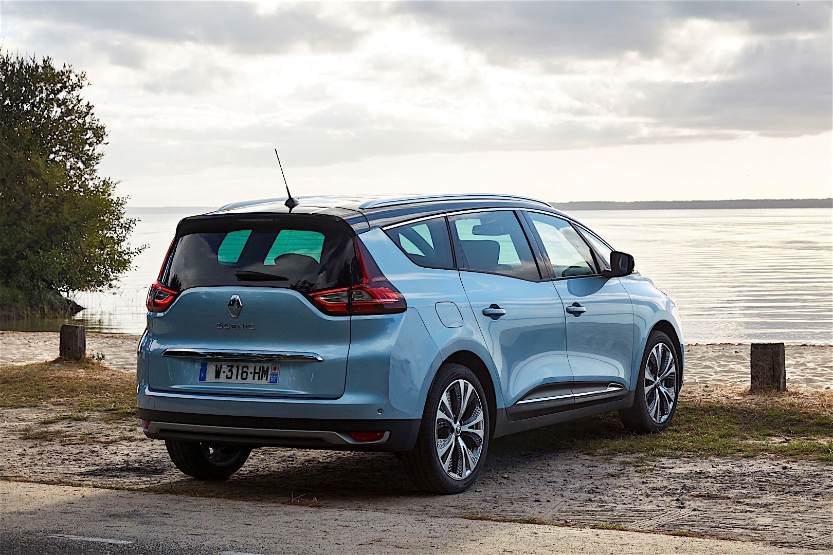 Renault Grand Scenic photo 13