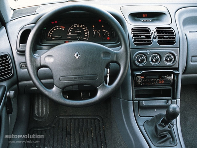 Renault Laguna Estate photo 6