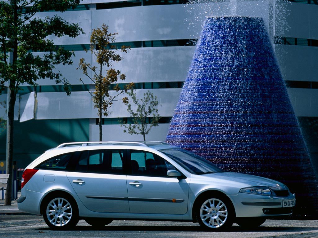 Renault Laguna Estate photo 8