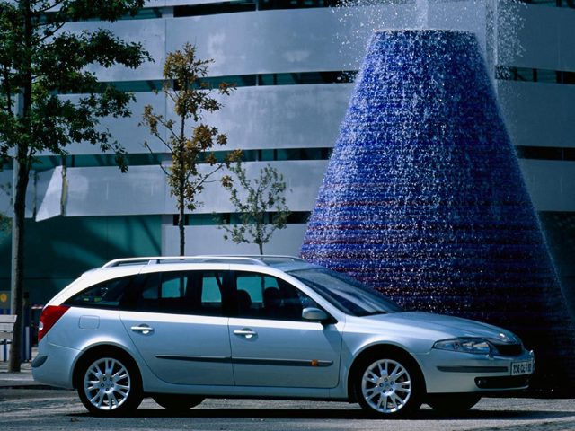 Renault Laguna Estate photo 8