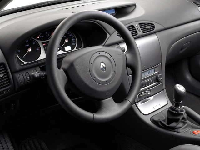 Renault Laguna Estate photo 31