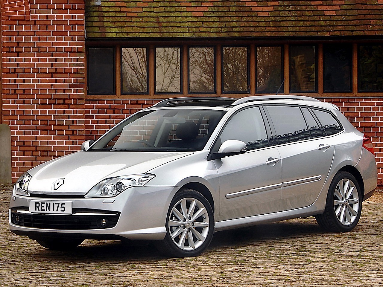 Renault Laguna Estate photo 23
