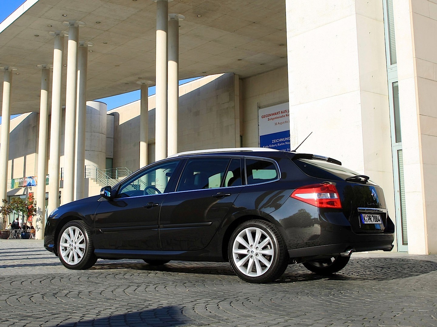 Renault Laguna Estate photo 4