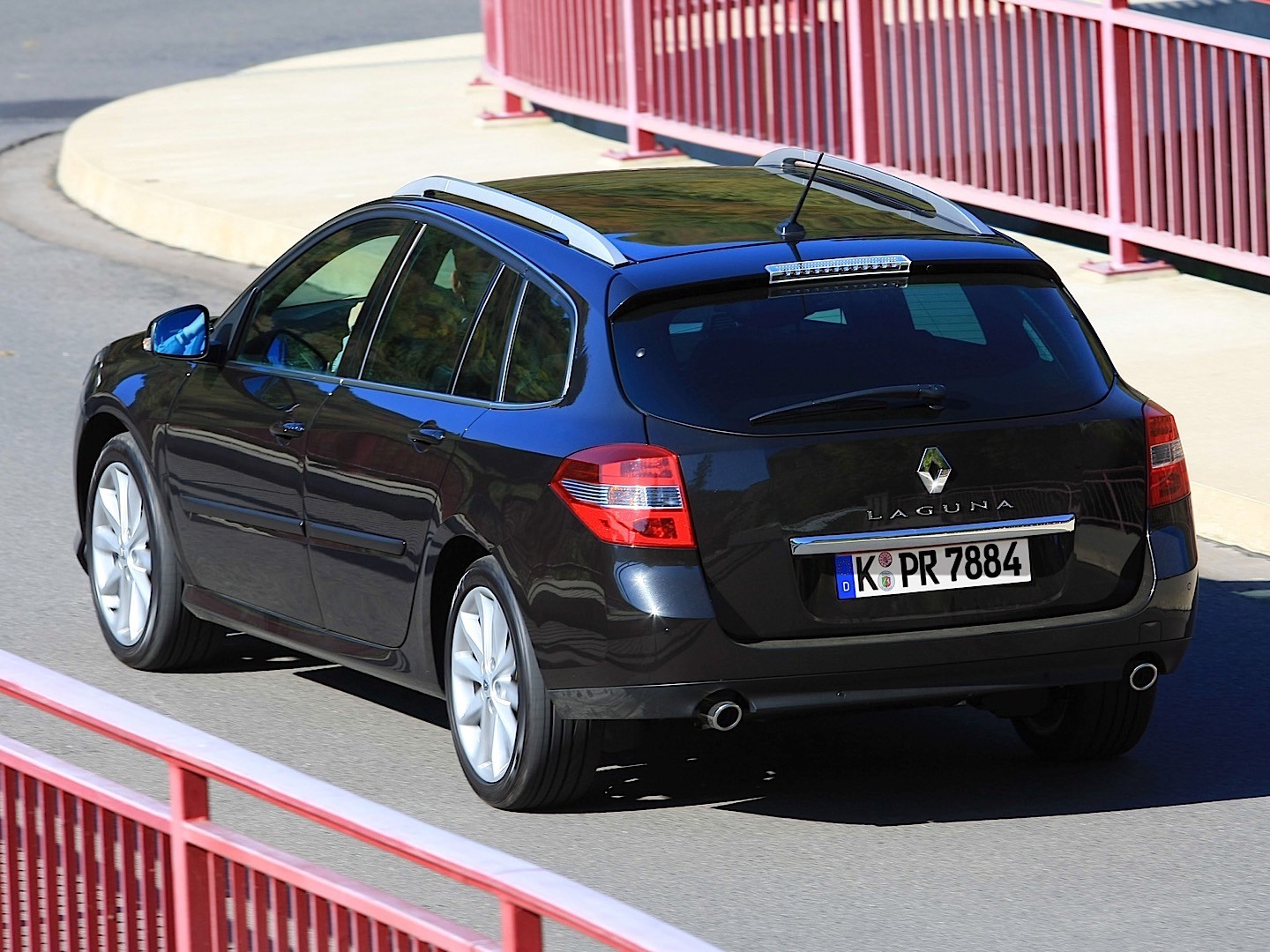 Renault Laguna Estate photo 7