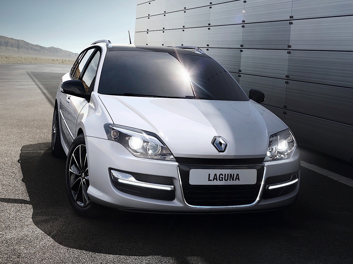 Renault Laguna Estate photo 6