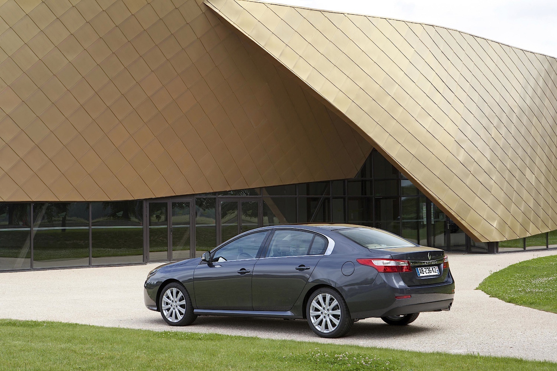 Renault Latitude photo 7