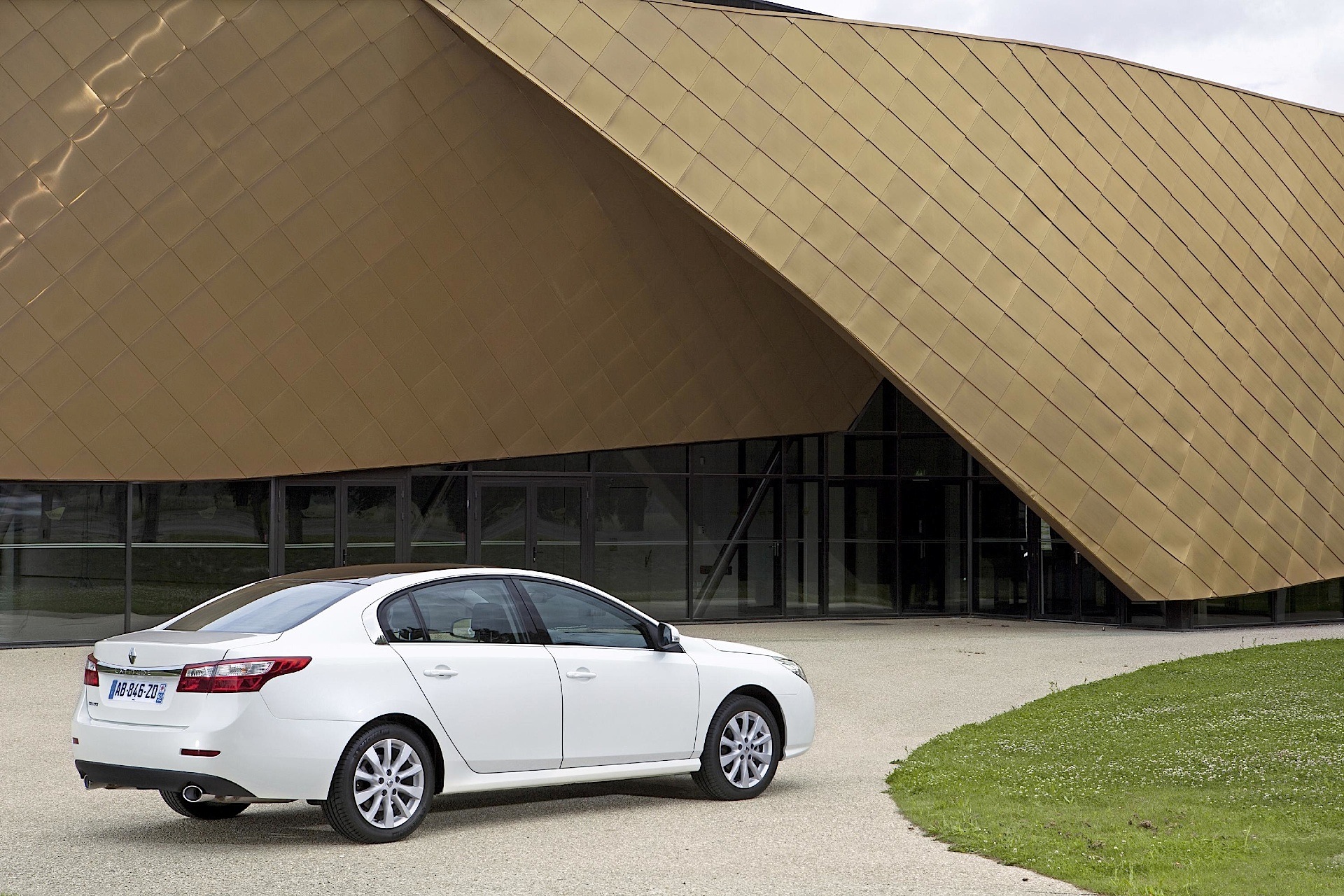 Renault Latitude photo 11