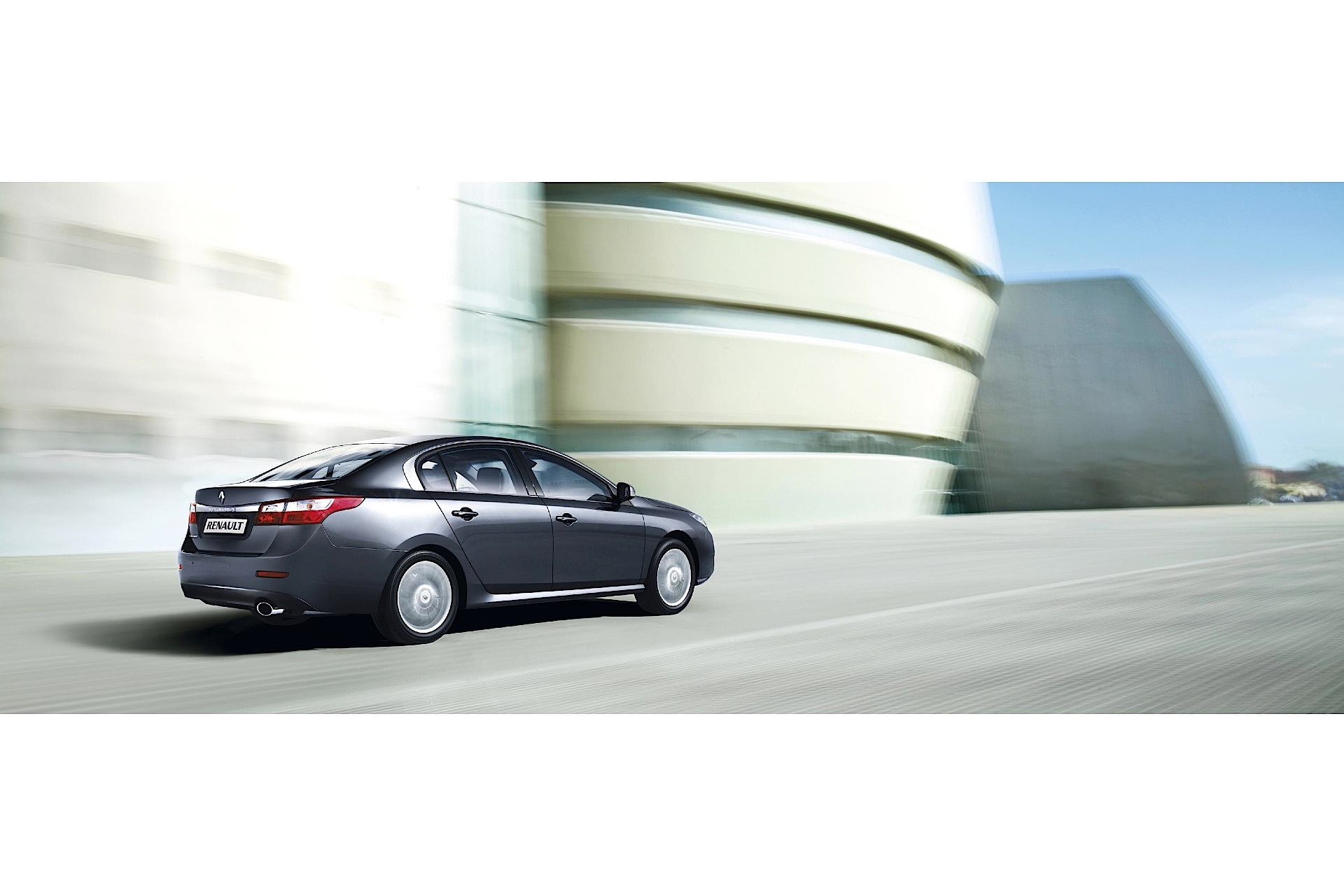 Renault Latitude photo 20