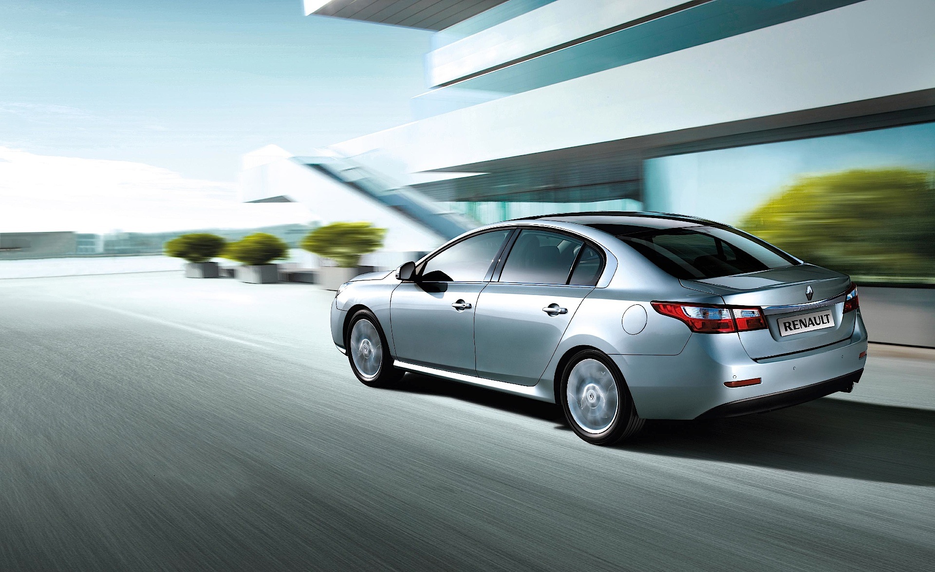 Renault Latitude photo 23