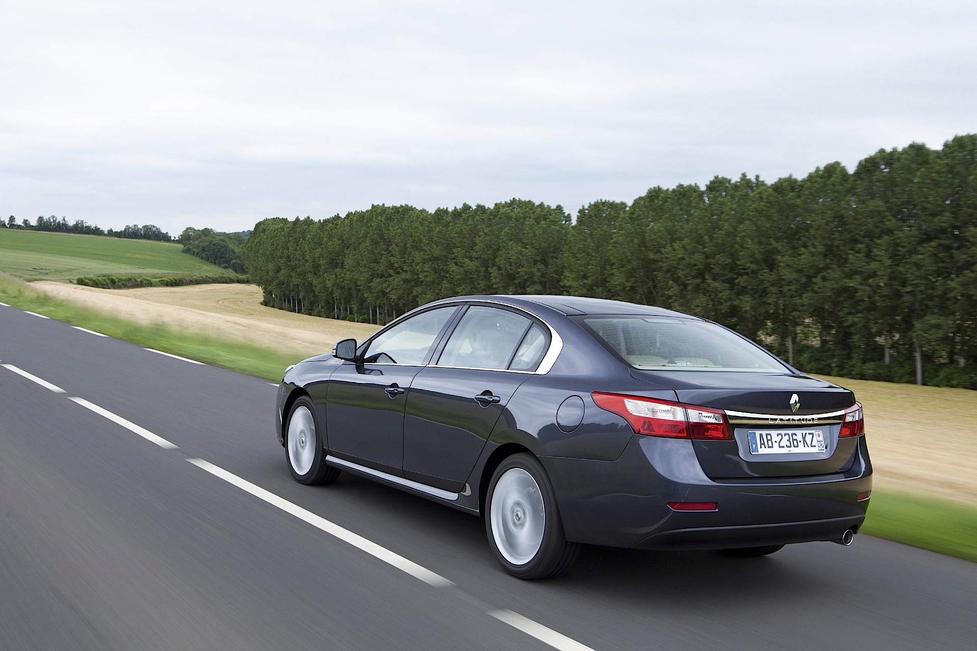 Renault Latitude photo 30