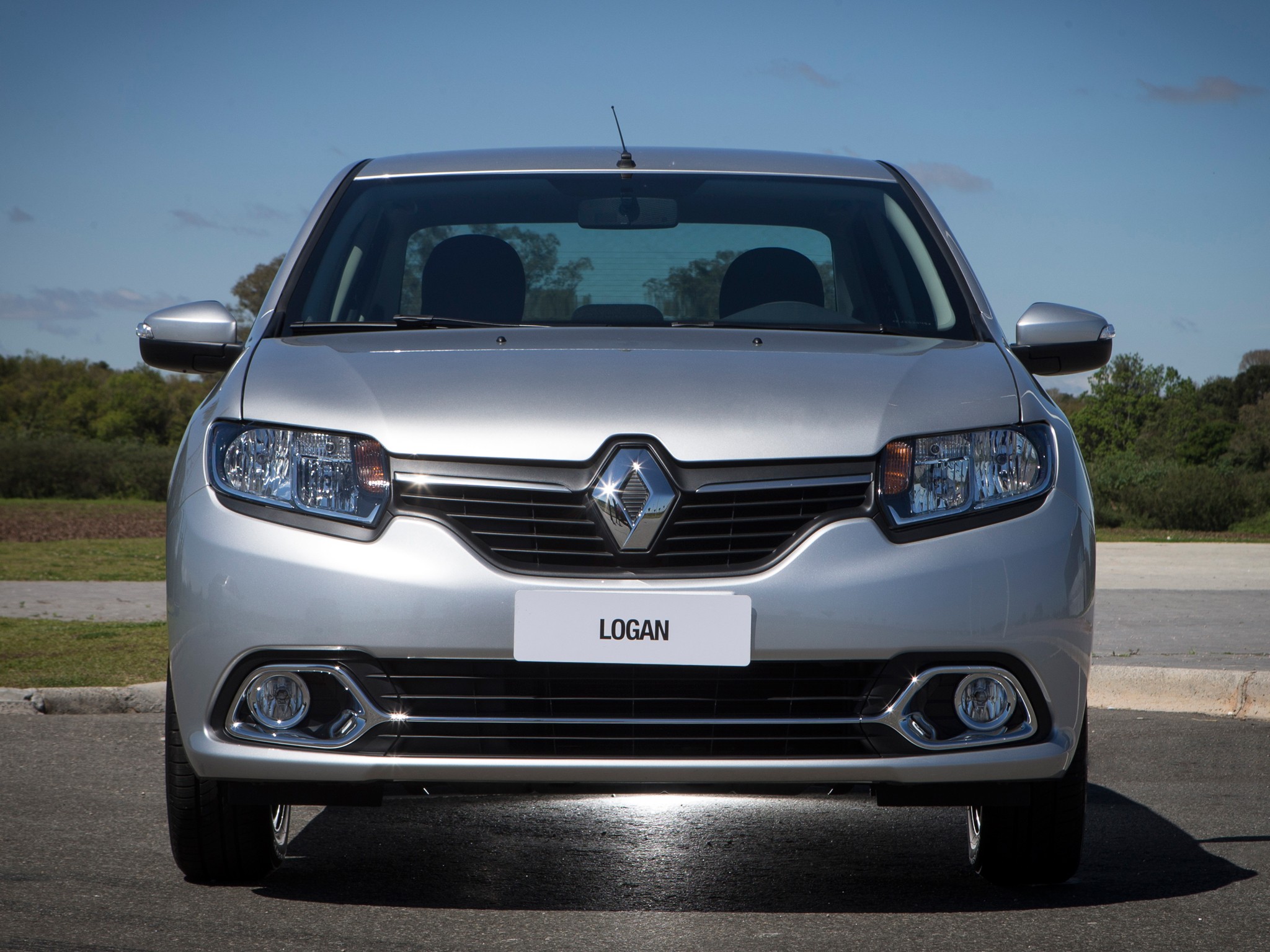 Renault Logan photo 11