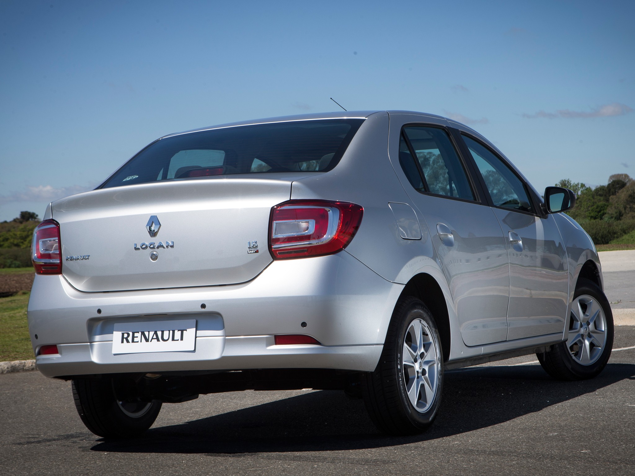 Renault Logan photo 12