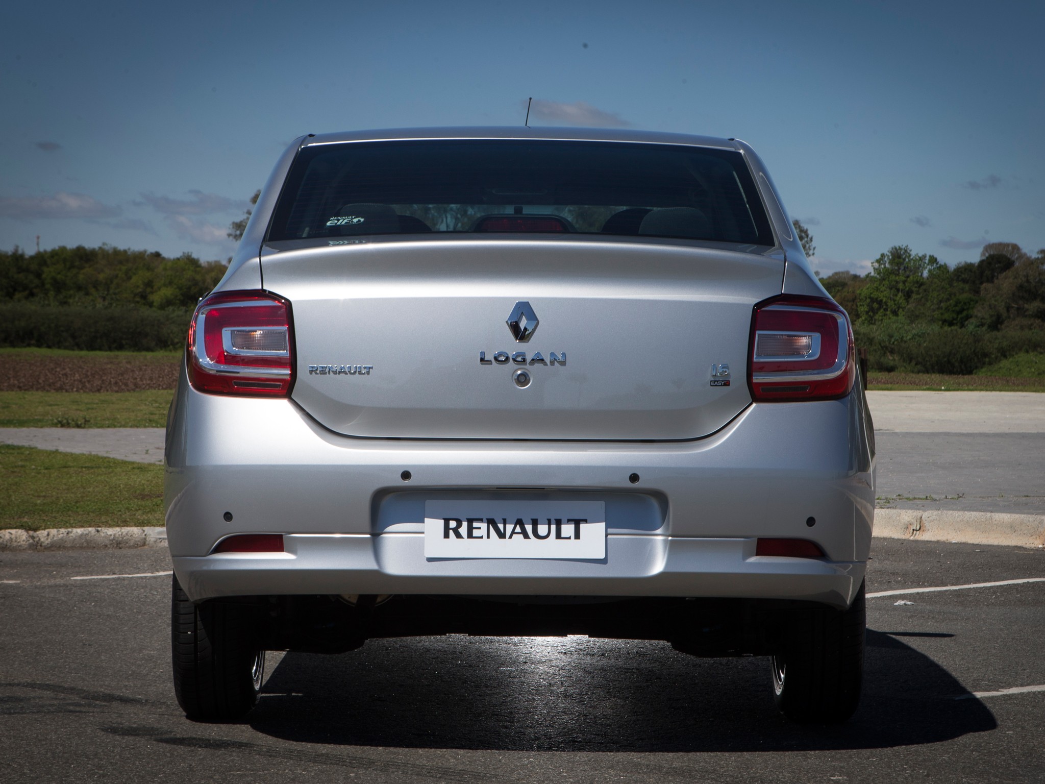 Renault Logan photo 13