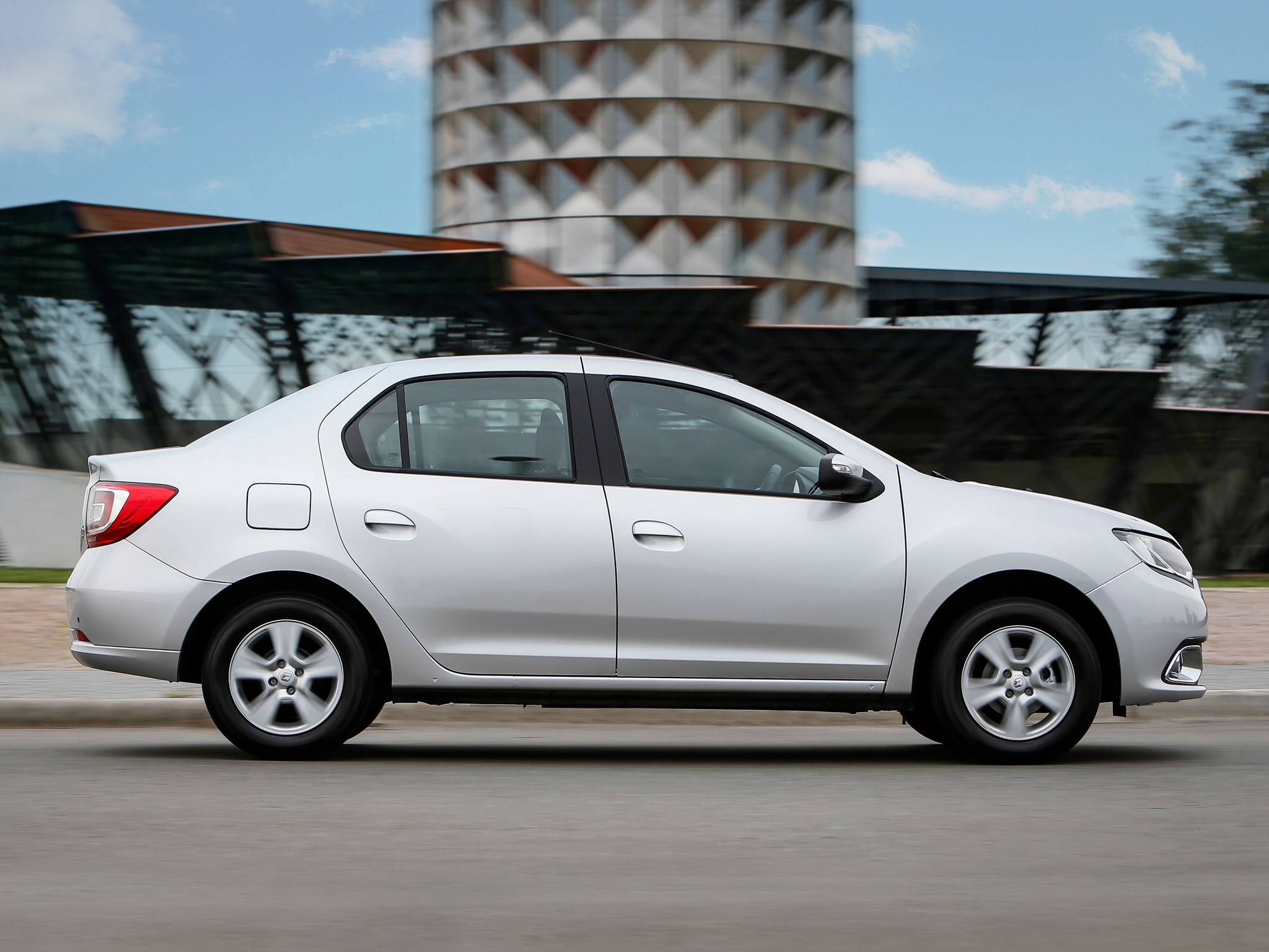 Renault Logan photo 14