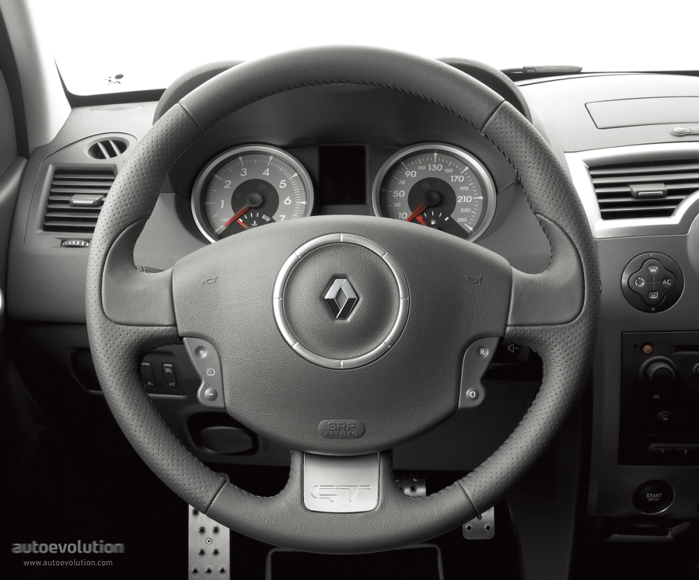 Renault Megane Coupe photo 8