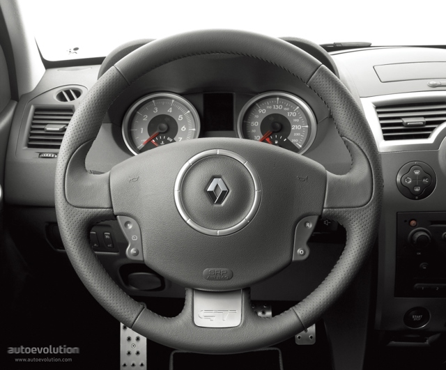 Renault Megane Coupe photo 8