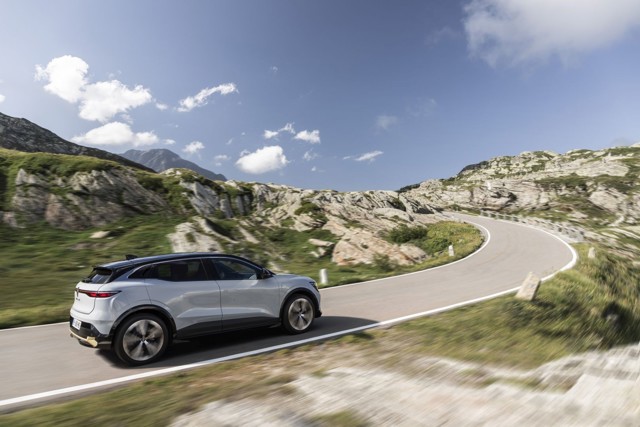 Renault Megane E-Tech photo 11