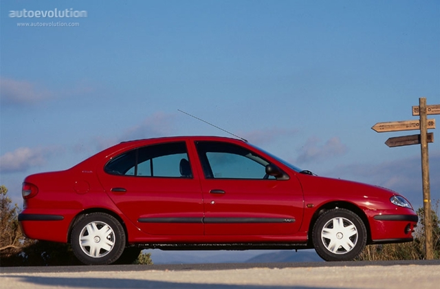 Renault Megane Sedan foto 2