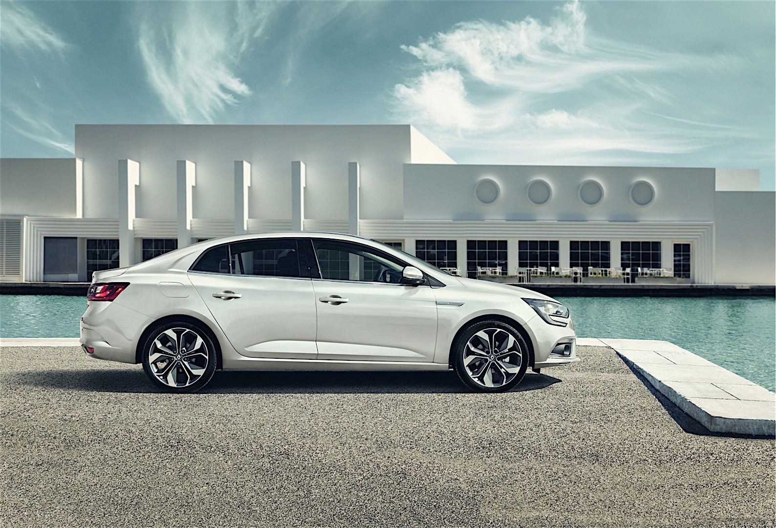 Renault Megane Sedan photo 2