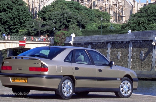 Renault Safrane photo 1