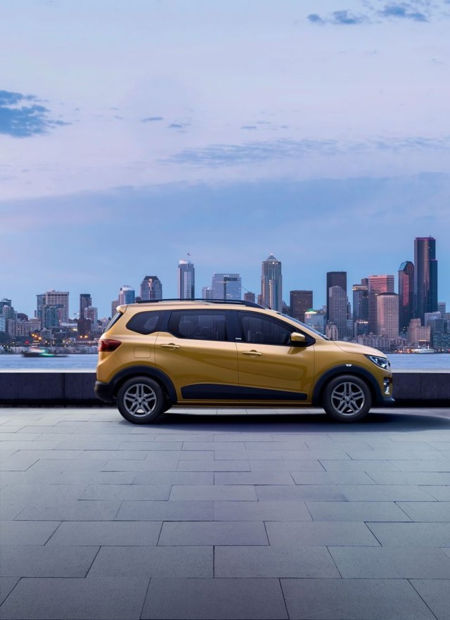 Renault Triber photo 16