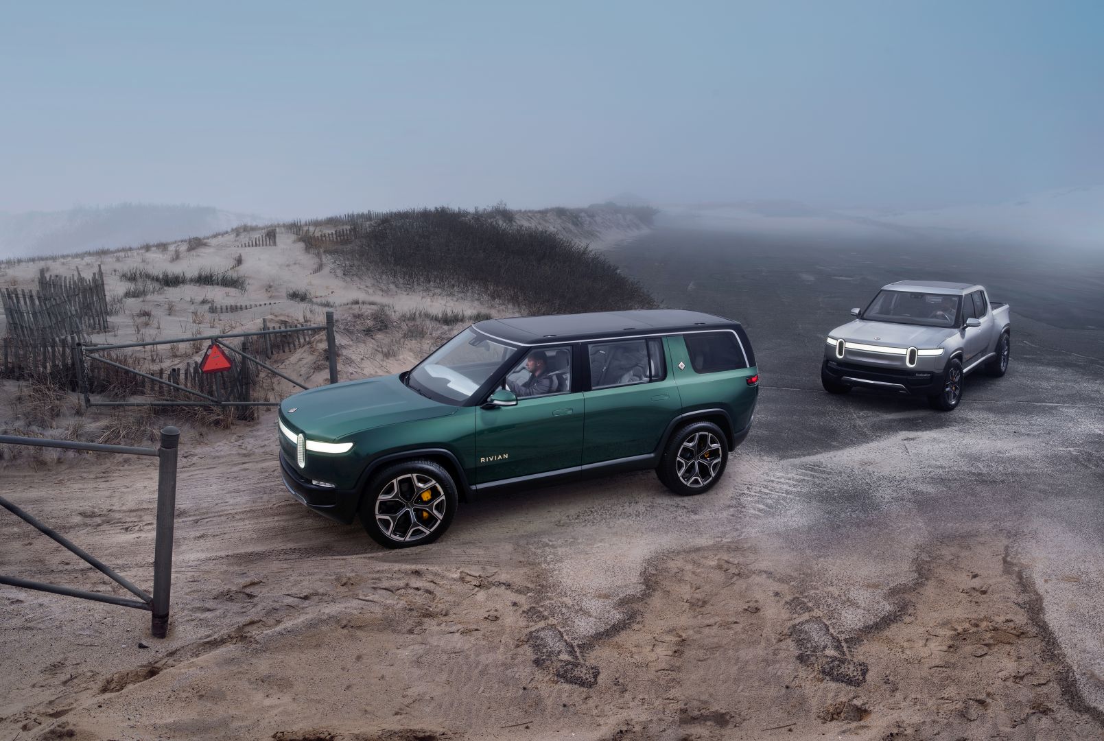 Rivian R1s photo 7