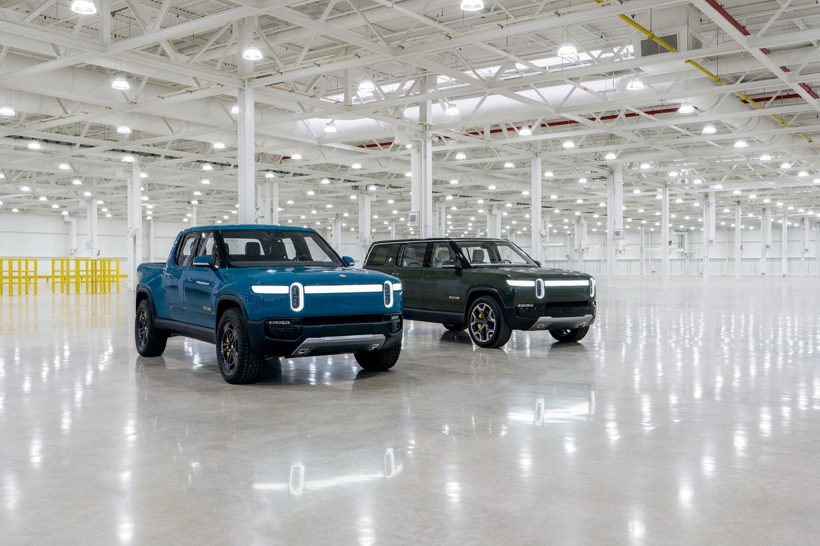 Rivian R1s photo 8