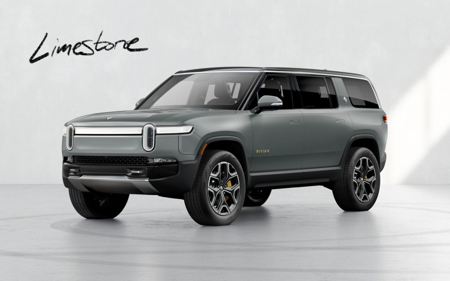 Rivian R1s photo 17