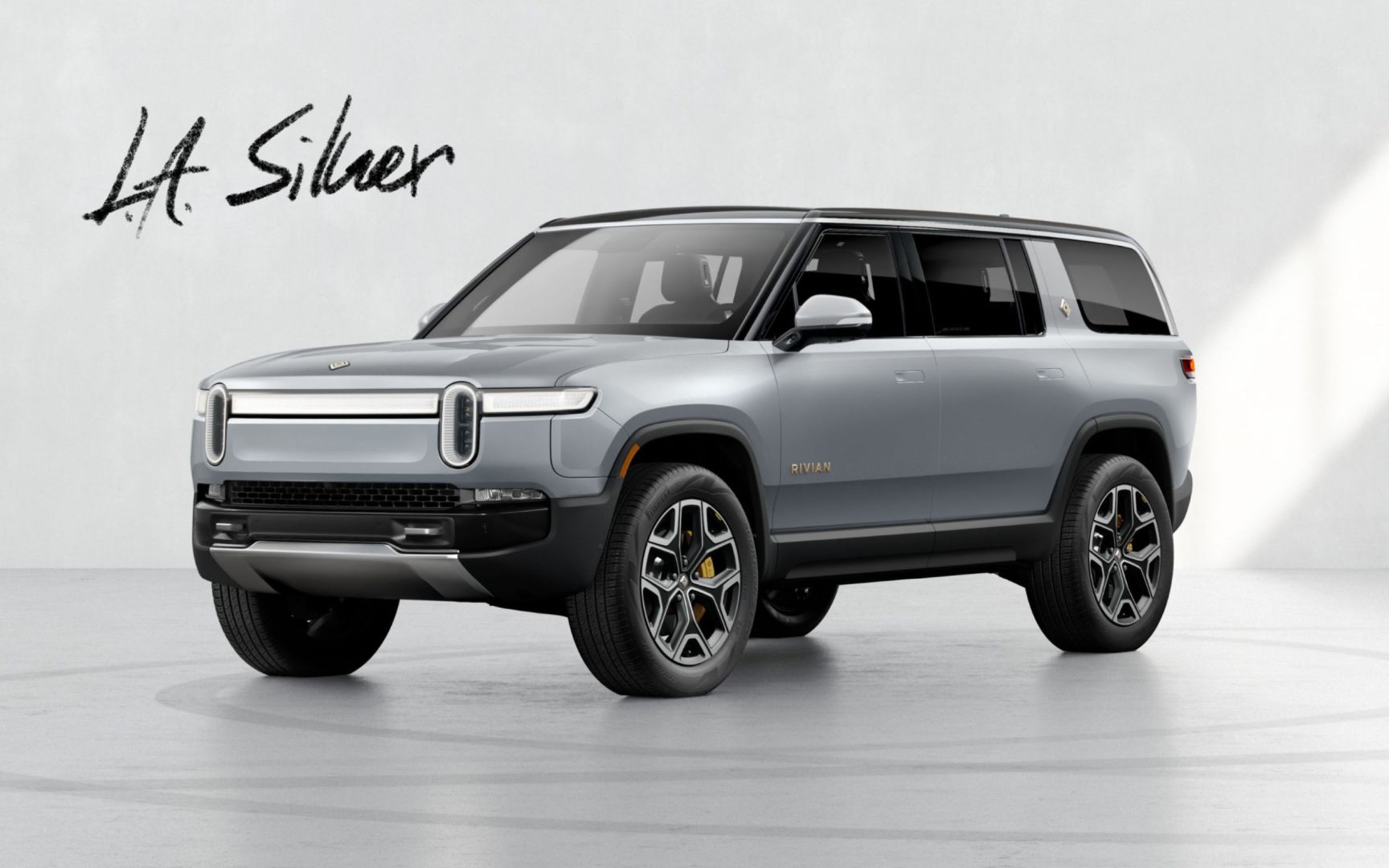 Rivian R1s photo 19