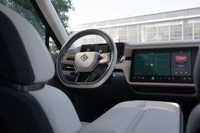 Rivian R1s photo 40