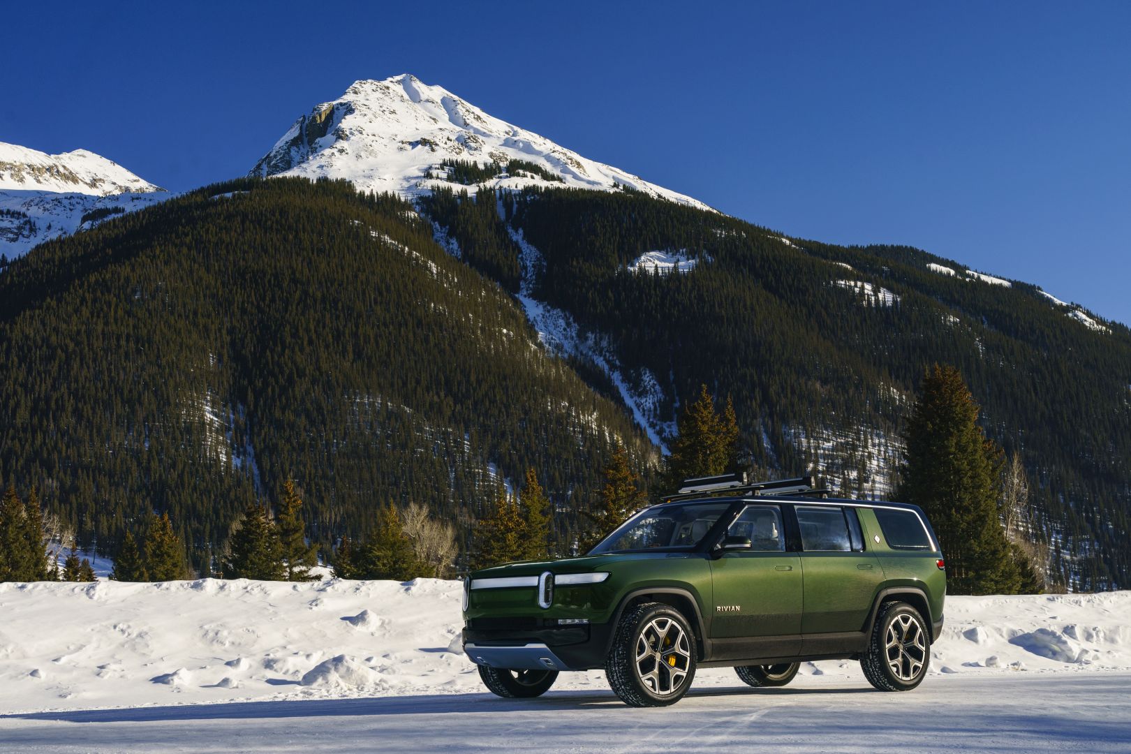 Rivian R1s photo 25
