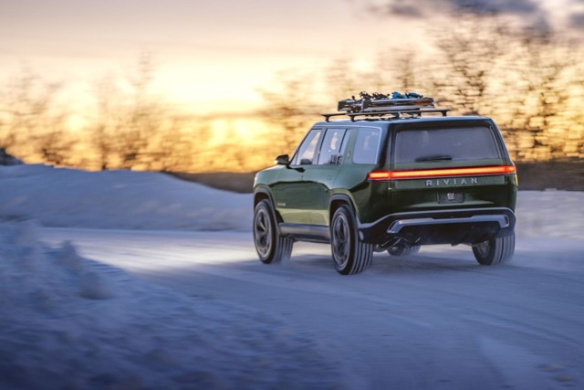Rivian R1s photo 27