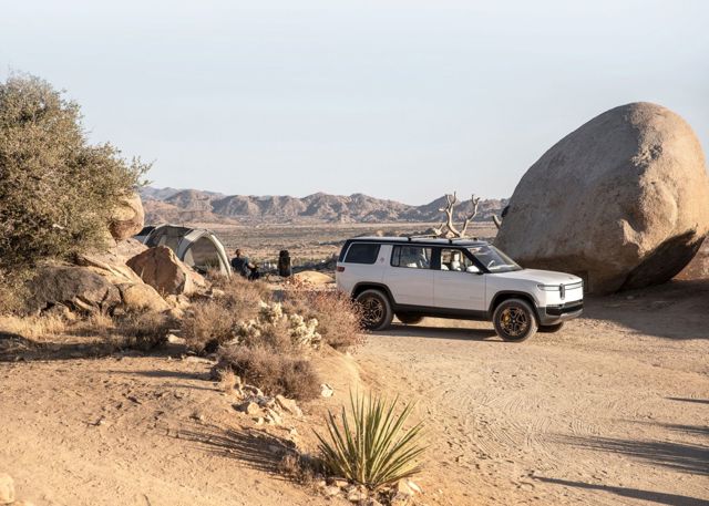 Rivian R1s photo 29