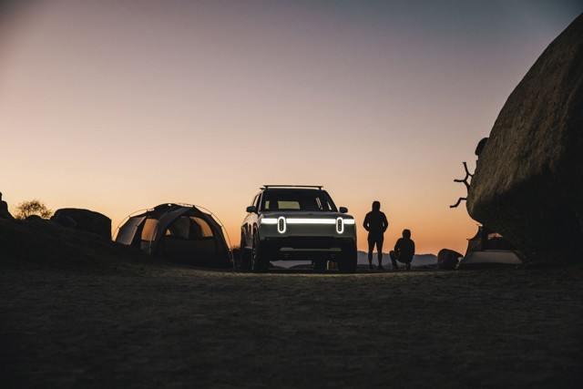 Rivian R1s photo 30