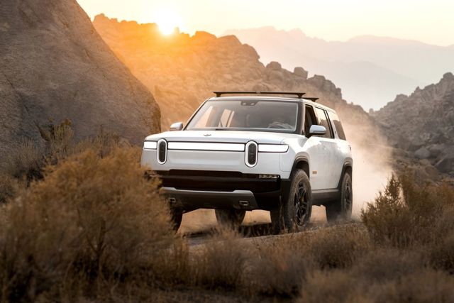 Rivian R1s photo 33