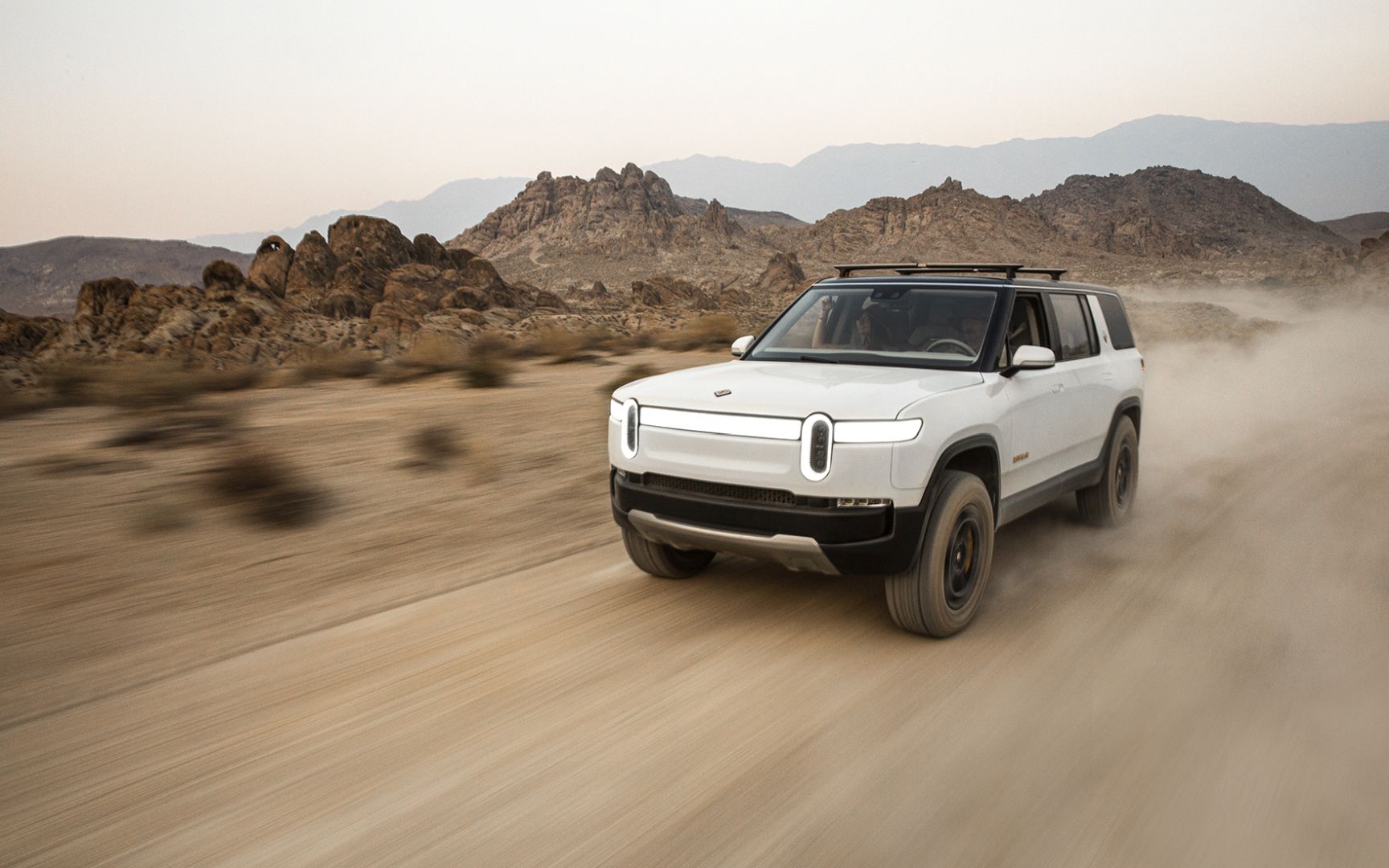 Rivian R1s photo 34