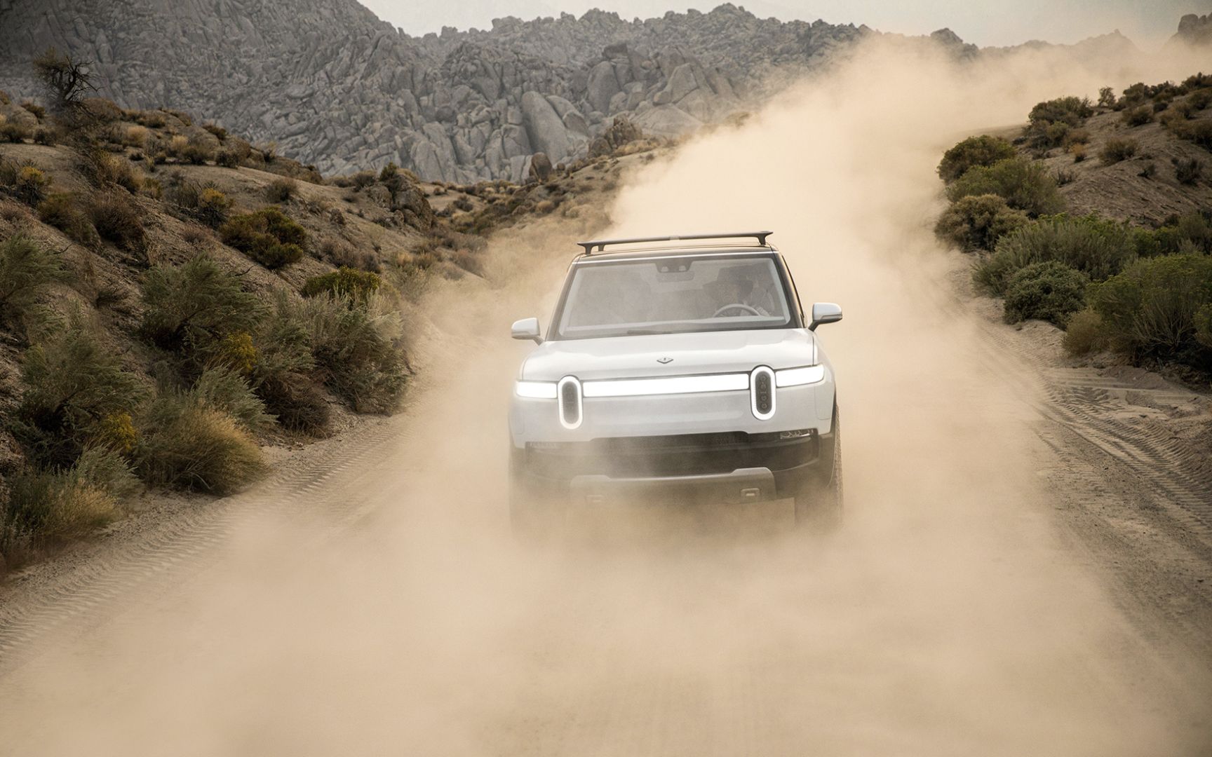Rivian R1s photo 35