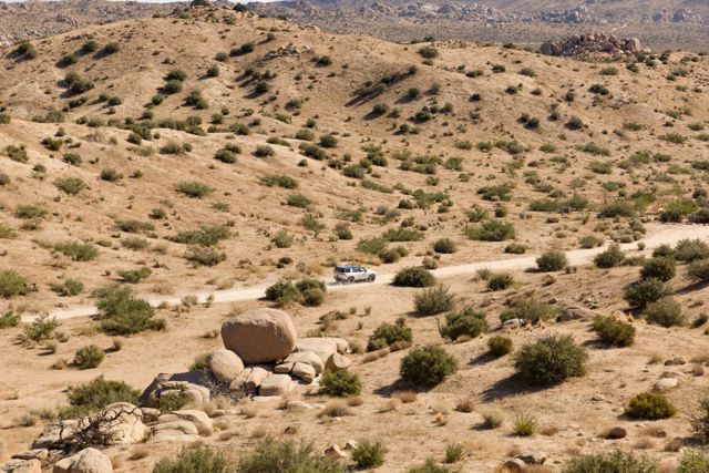 Rivian R1s photo 36