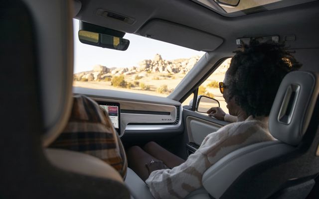 Rivian R1s photo 43