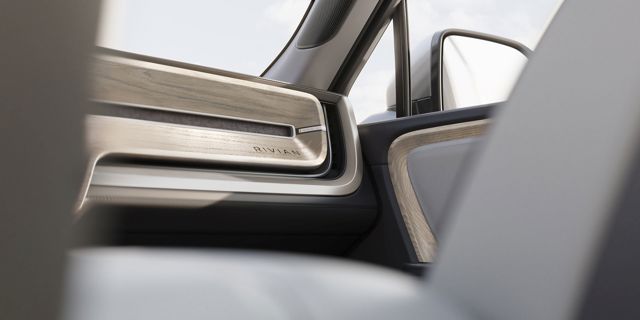 Rivian R1s photo 44
