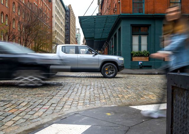 Rivian R1t photo 22