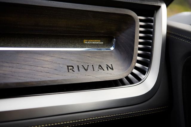 Rivian R1t photo 35