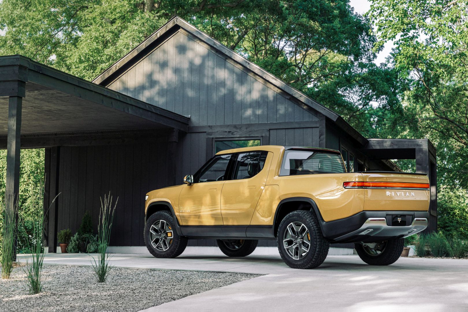 Rivian R1t photo 4