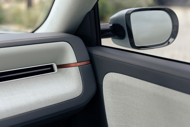 Rivian R3 photo 5