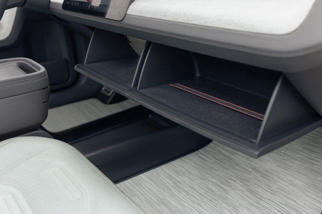 Rivian R3 photo 7