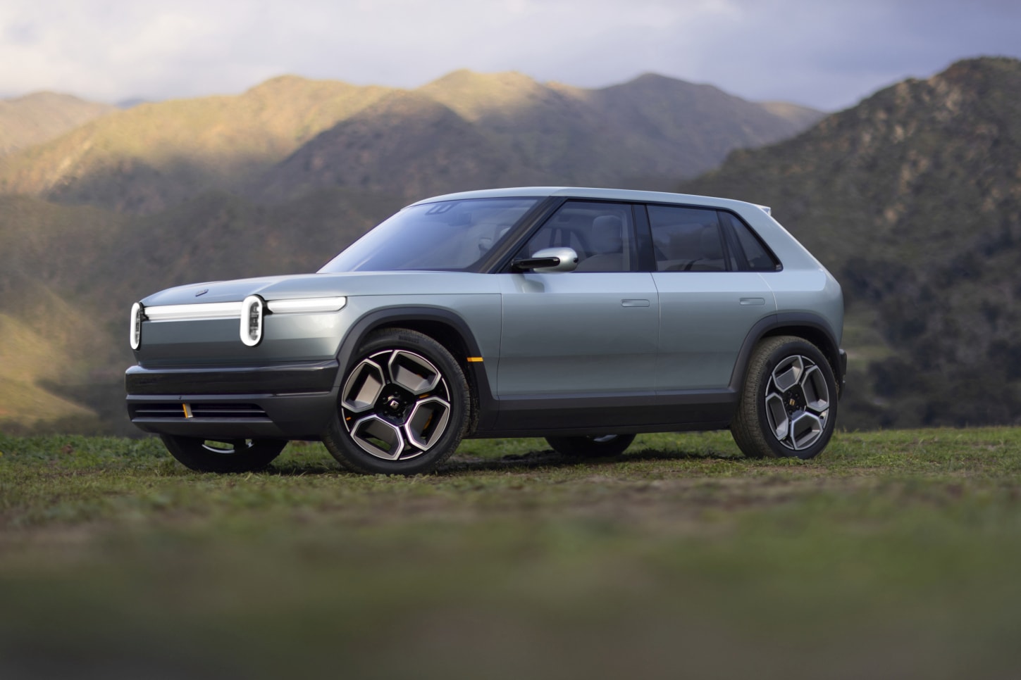 Rivian R3 photo 2