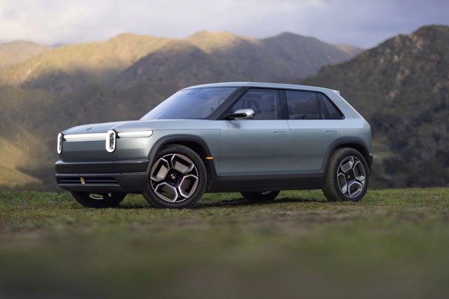 Rivian R3 photo 2