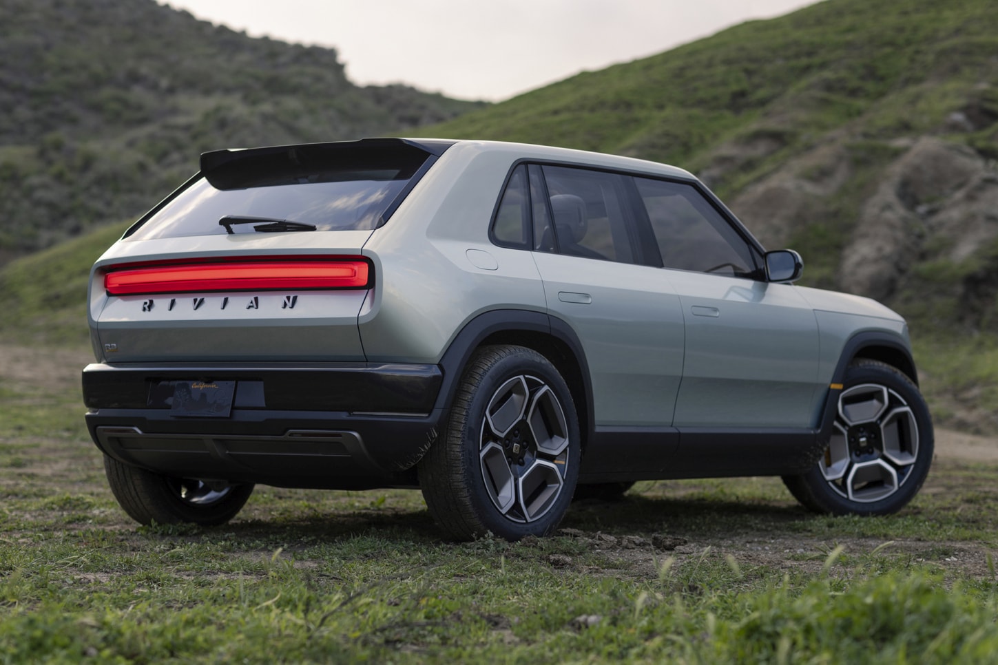 Rivian R3 photo 3
