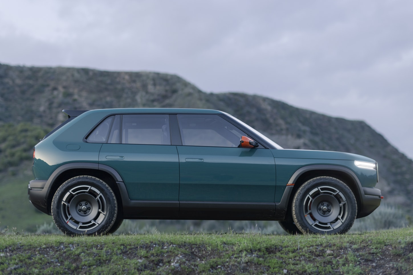 Rivian R3x photo 5