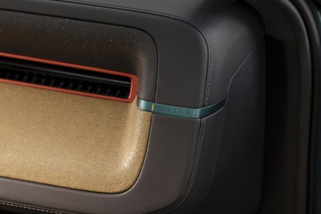 Rivian R3x foto 7